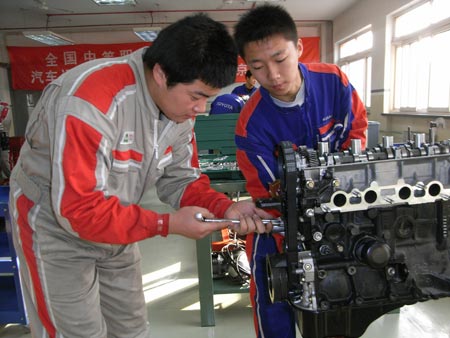 中职专业指南:汽修专业毕业生供不应求-北京中
